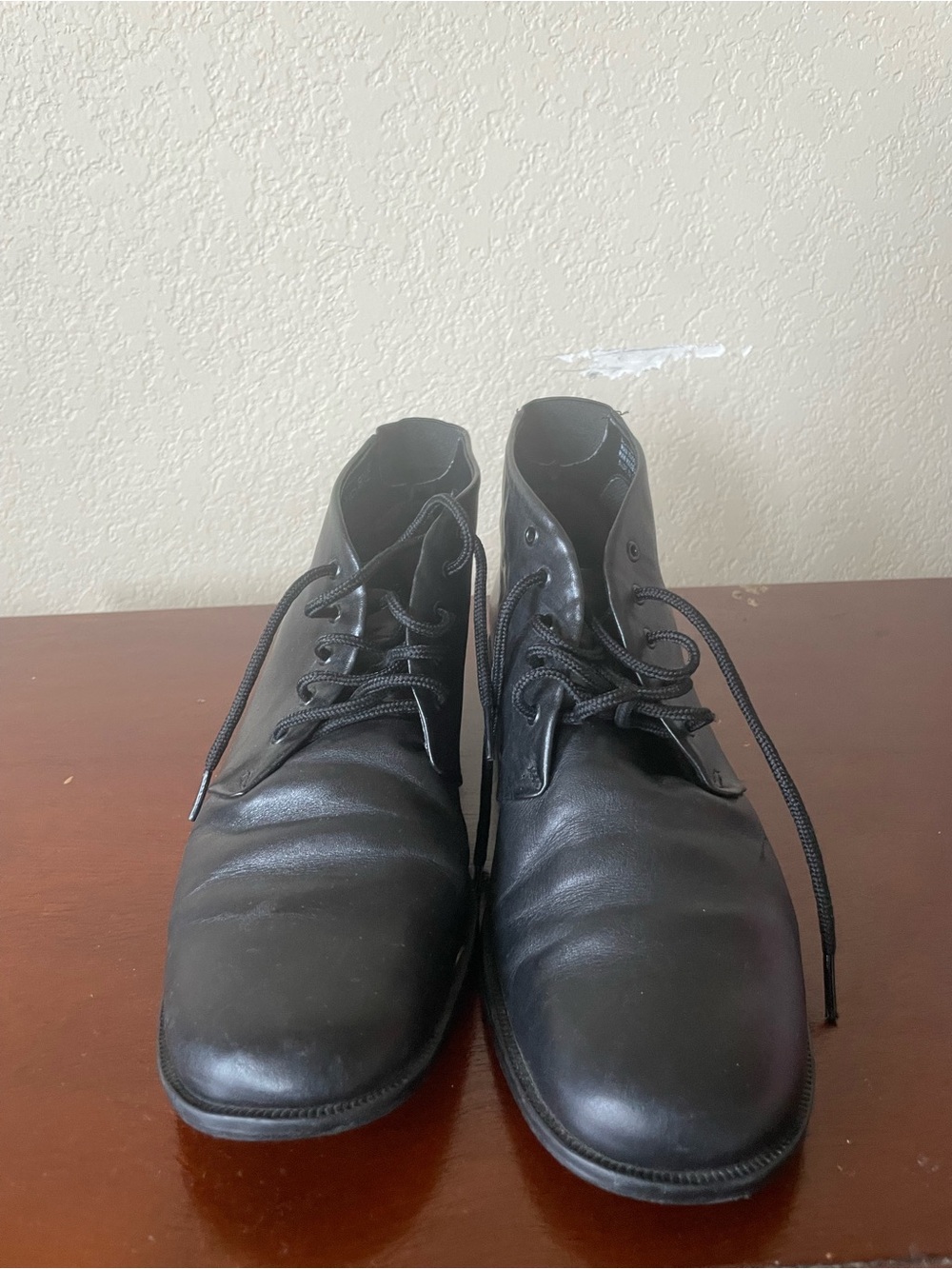 Women’s  Black Leather Lace-Up Dress Boots